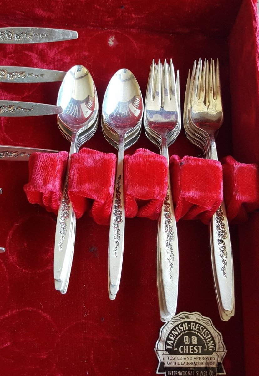 Deep Silver Service for 12 Laurel Mist 71 Piece Silverplate Flatware Set International Deep Silver Luxury Tableware Wedding Registry / Thanksgiving Gift - Silverplated Flatware Set ClassyTea