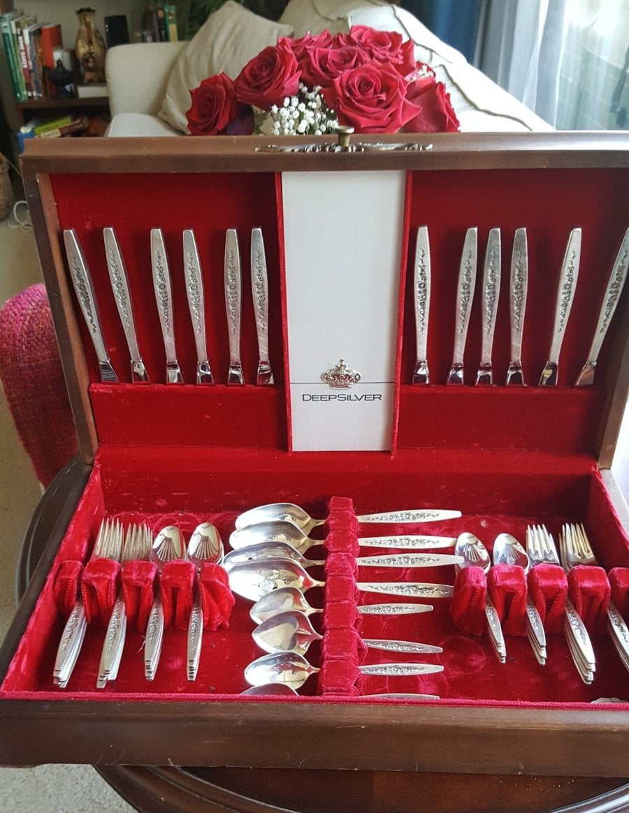 Deep Silver Laurel Mist Flatware Set for 12, 70 Pieces | Vintage Silverplate