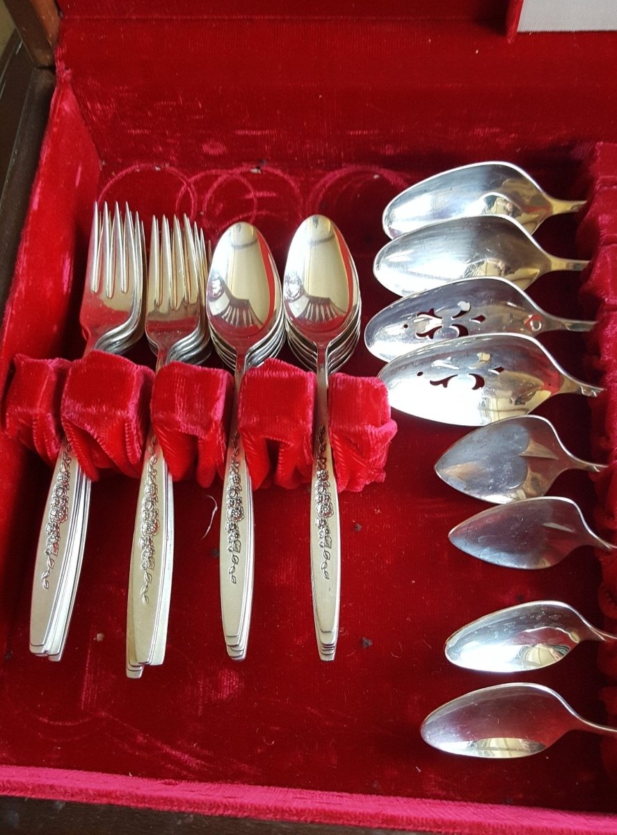 Deep Silver Service for 12 Laurel Mist 71 Piece Silverplate Flatware Set International Deep Silver Luxury Tableware Wedding Registry / Thanksgiving Gift - Silverplated Flatware Set ClassyTea