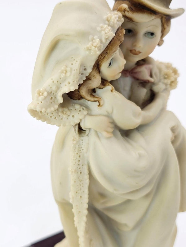 Giuseppe Armani Giuseppe Armani Just Married Porcelain Figurine (1986) | Porcelain - Porcelain Figurine ClassyTea