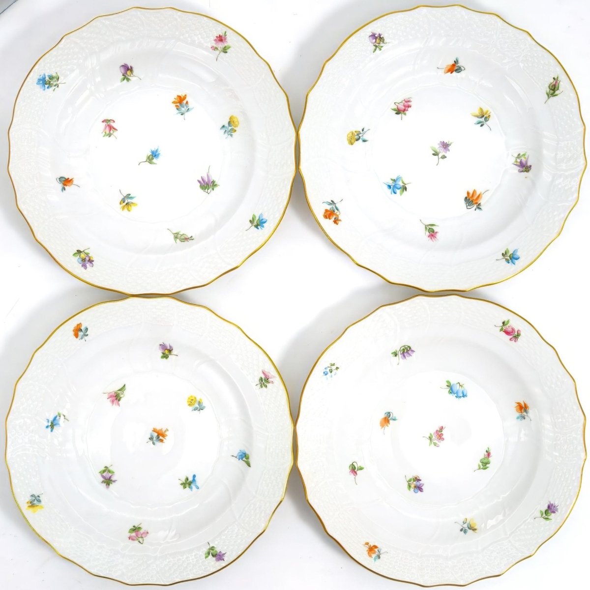 Herend Herend Kimberley China Set for 8 | 24k Gold Gilded 40pc Bone China Floral Dinner Plates Wedding Gift for Anniversary Wife Gift China Cabinet - China Set ClassyTea