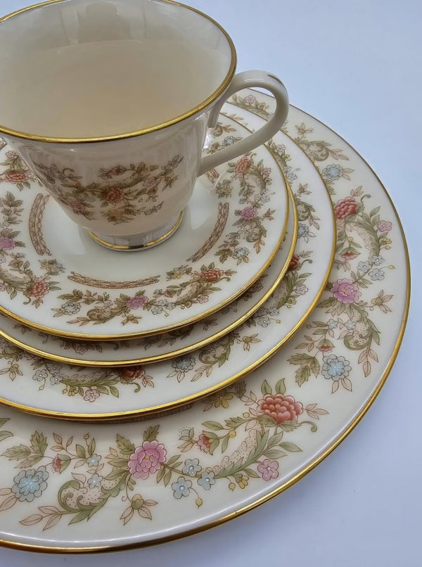 Lenox Lenox Helmsley | Service for 2 | Fine China Set | Floral Elements and Gold Trim | Luxury Gift | 10 Piece Dinnerware set | Thanksgiving - China Set ClassyTea