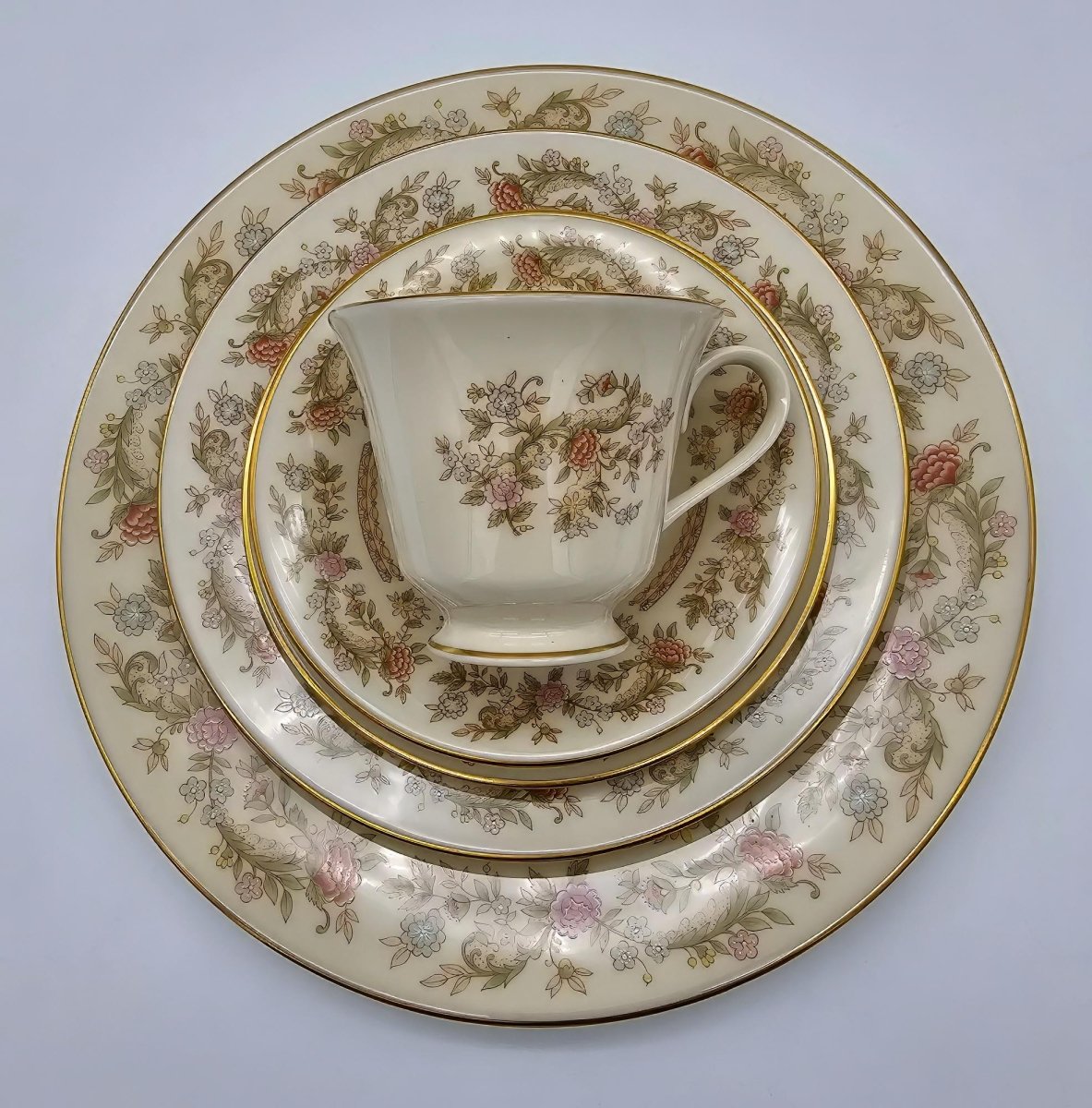 Lenox Lenox Helmsley | Service for 8 | Fine China Set | Floral Elements and Gold Trim | Luxury Gift | 40 Piece Dinnerware set | Thanksgiving - China Set ClassyTea