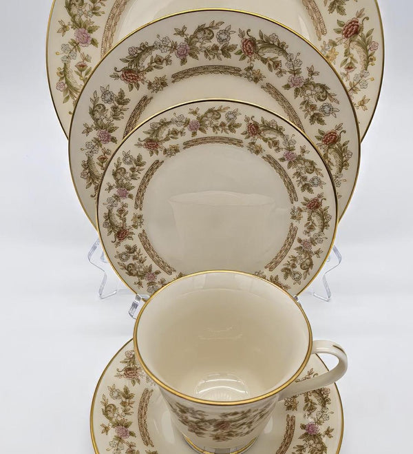Lenox Lenox Helmsley | Service for 8 | Fine China Set | Floral Elements and Gold Trim | Luxury Gift | 40 Piece Dinnerware set | Thanksgiving - China Set ClassyTea