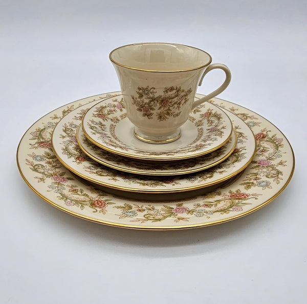 Lenox Lenox Helmsley | Service for 8 | Fine China Set | Floral Elements and Gold Trim | Luxury Gift | 40 Piece Dinnerware set | Thanksgiving - China Set ClassyTea