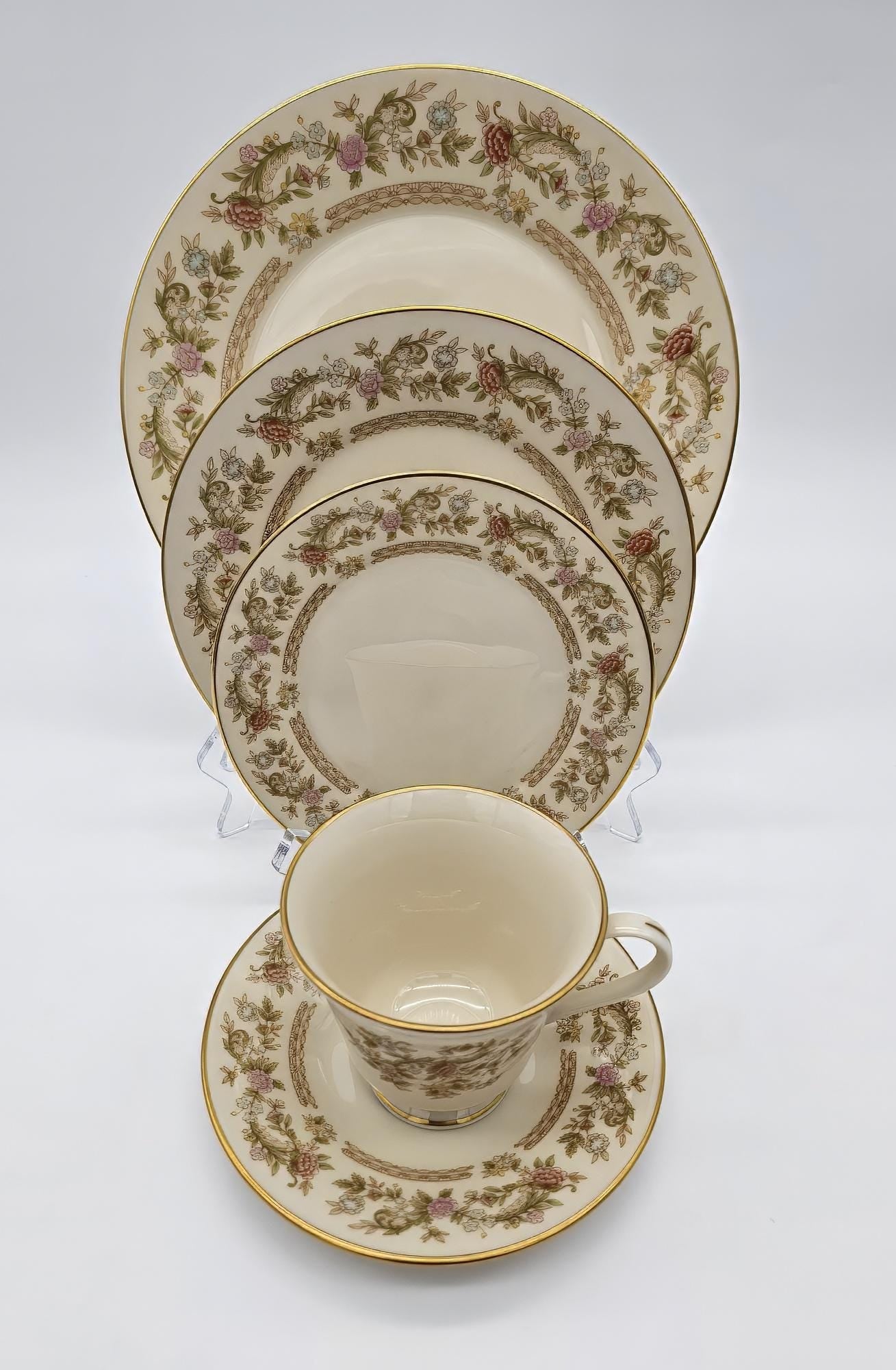 Lenox Lenox Helmsley | Service for 8 | Fine China Set | Floral Elements and Gold Trim | Luxury Gift | 40 Piece Dinnerware set | Thanksgiving - China Set ClassyTea