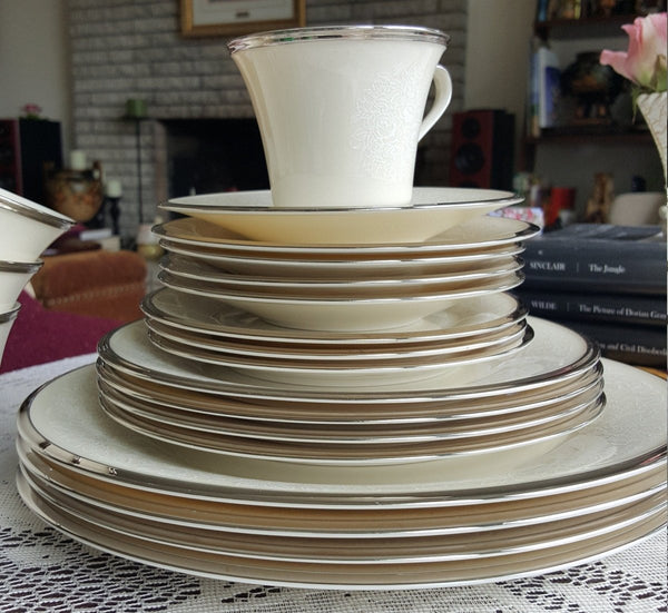 Lenox LENOX Moonspun 20 Piece China Set for 4, Wedding Gift Cream Body White Flower Platinum Trim Luxury Dinnerware Set, Discontinued - China Set ClassyTea