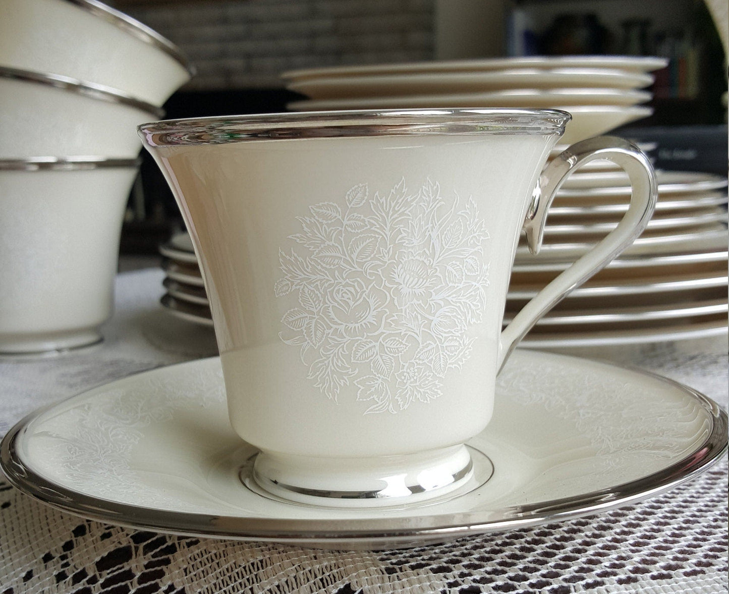 Lenox LENOX Moonspun 20 Piece China Set for 4, Wedding Gift Cream Body White Flower Platinum Trim Luxury Dinnerware Set, Discontinued - China Set ClassyTea