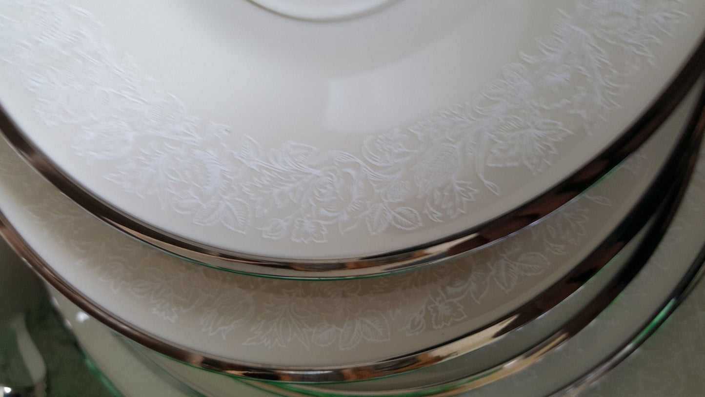 Lenox LENOX Moonspun 20 Piece China Set for 4, Wedding Gift Cream Body White Flower Platinum Trim Luxury Dinnerware Set, Discontinued - China Set ClassyTea