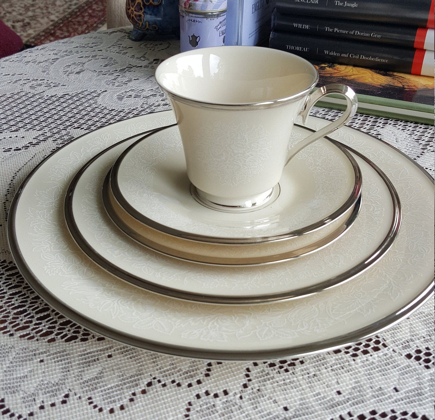 Lenox LENOX Moonspun 20 Piece China Set for 4, Wedding Gift Cream Body White Flower Platinum Trim Luxury Dinnerware Set, Discontinued - China Set ClassyTea
