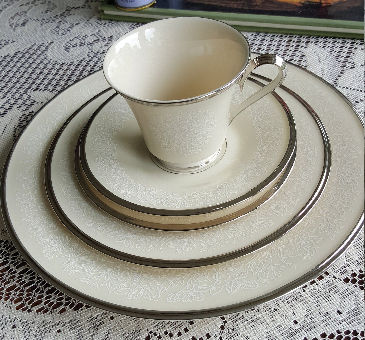 Lenox LENOX Moonspun 20 Piece China Set for 4, Wedding Gift Cream Body White Flower Platinum Trim Luxury Dinnerware Set, Discontinued - China Set ClassyTea