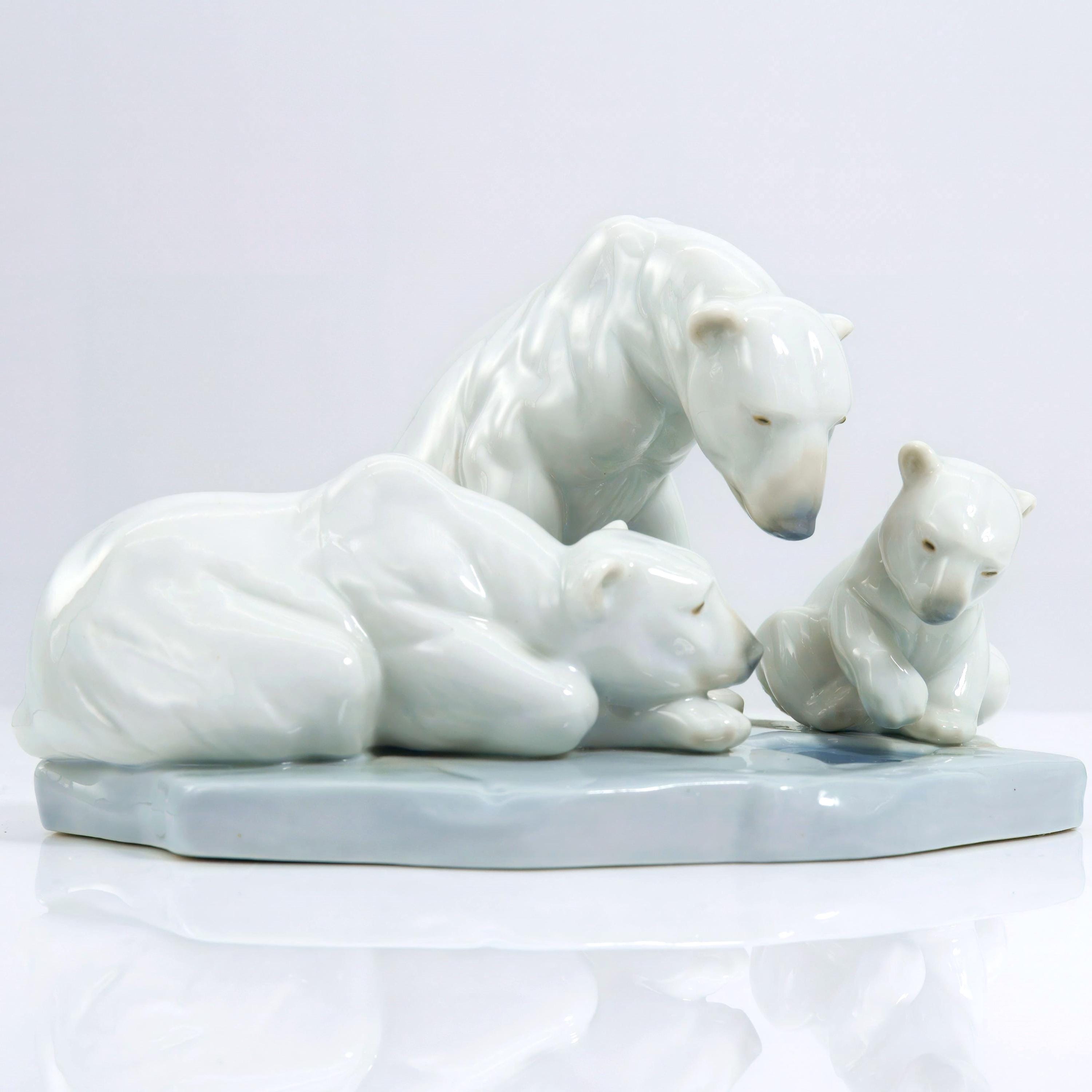 Lladró Lladró "Bearly Love" Figurine - Figurine ClassyTea