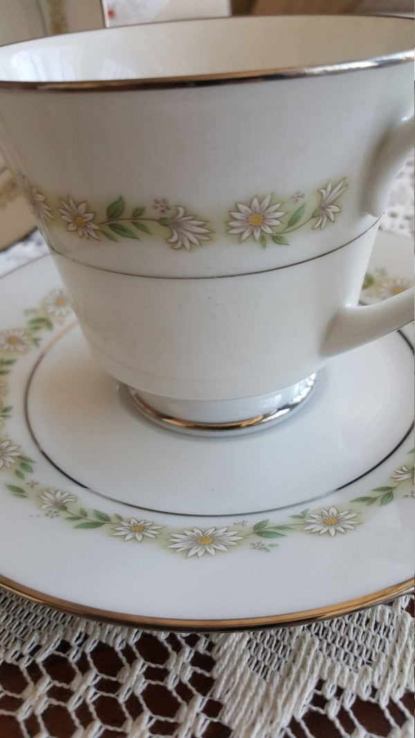 Noritake Breakfast for 6 Noritake Trilby China Set 4 Piece Setting Tan/Gray and White Daisies Flowers on White with Platinum Trim Wedding Gift - China Set ClassyTea