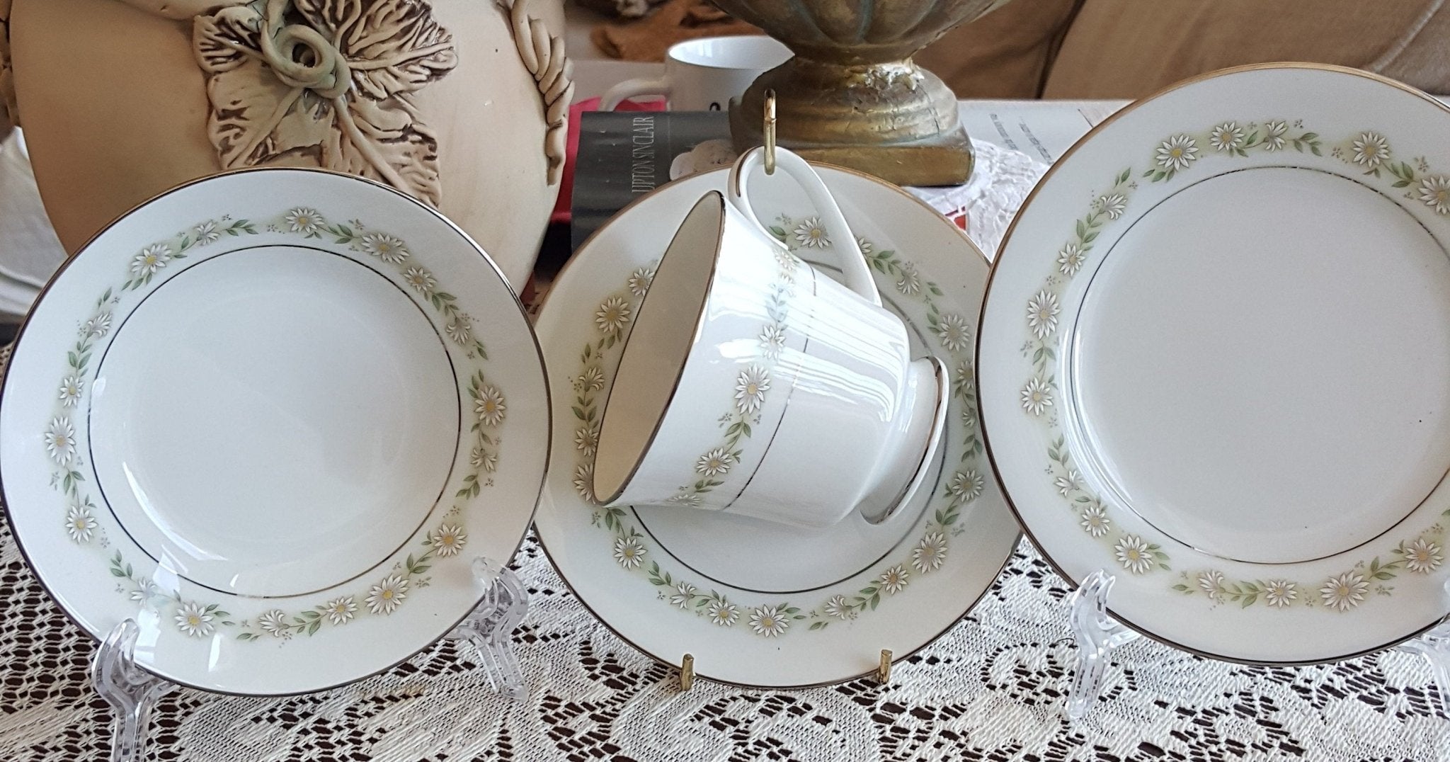 Noritake Breakfast for 6 Noritake Trilby China Set 4 Piece Setting Tan/Gray and White Daisies Flowers on White with Platinum Trim Wedding Gift - China Set ClassyTea