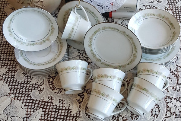 Noritake Breakfast for 6 Noritake Trilby China Set 4 Piece Setting Tan/Gray and White Daisies Flowers on White with Platinum Trim Wedding Gift - China Set ClassyTea