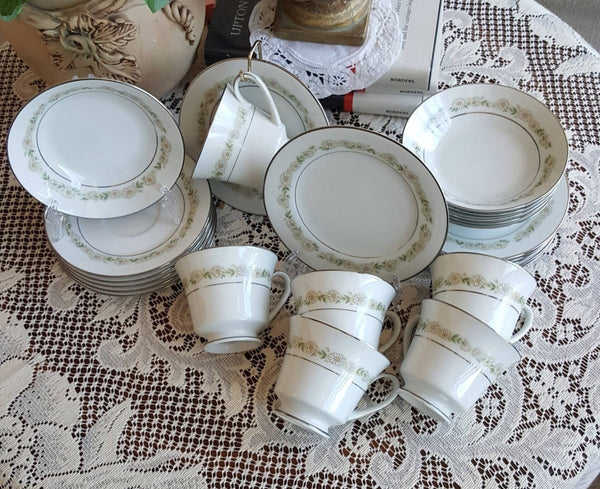 Noritake Breakfast for 6 Noritake Trilby China Set 4 Piece Setting Tan/Gray and White Daisies Flowers on White with Platinum Trim Wedding Gift - China Set ClassyTea