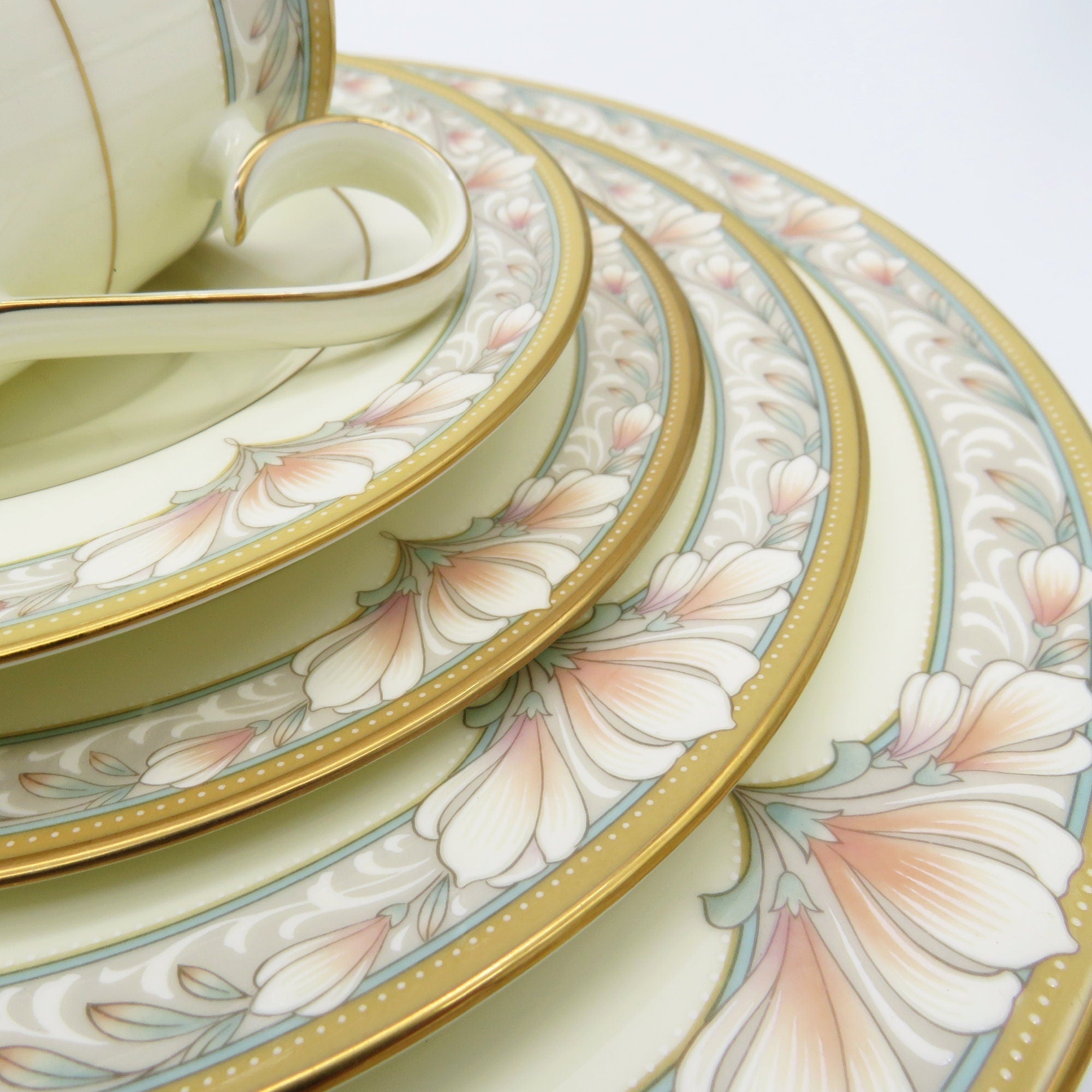 Noritake China Set for 4 Noritake Barrymore (20 - pieces) | Complete Dinnerware Set | Ivory, Cream, Pink White Flowers | Daughter in law wedding gift - China Set ClassyTea