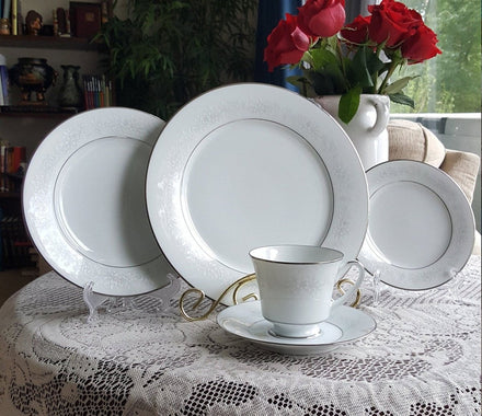 Noritake Cumberland China Set for 4, 20 Pieces | Vintage Porcelain