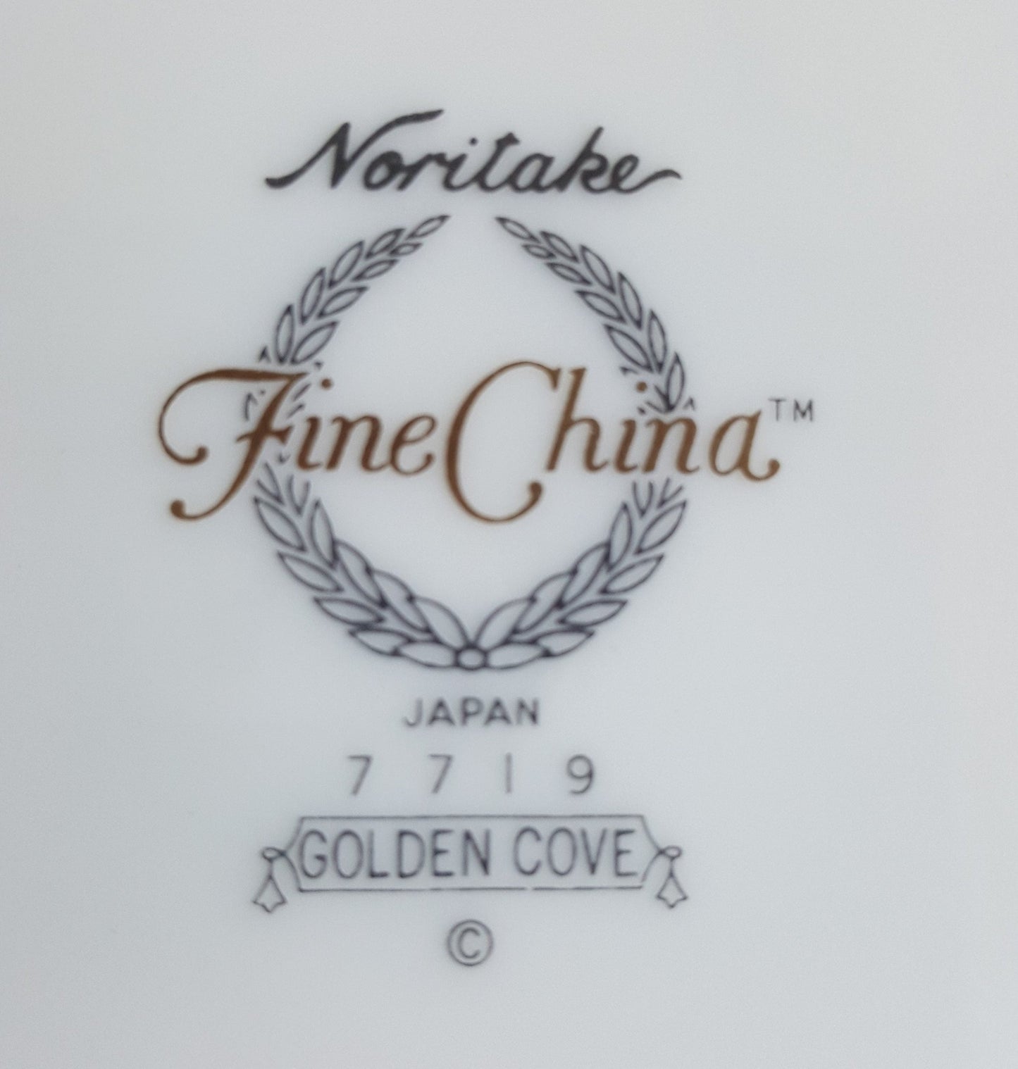 Noritake Noritake Golden Cove China Set for 8 | 45 Pieces Complete Dinnerware Set White Light gray Geometric Art Gold Trim Wedding Registry - China Set ClassyTea