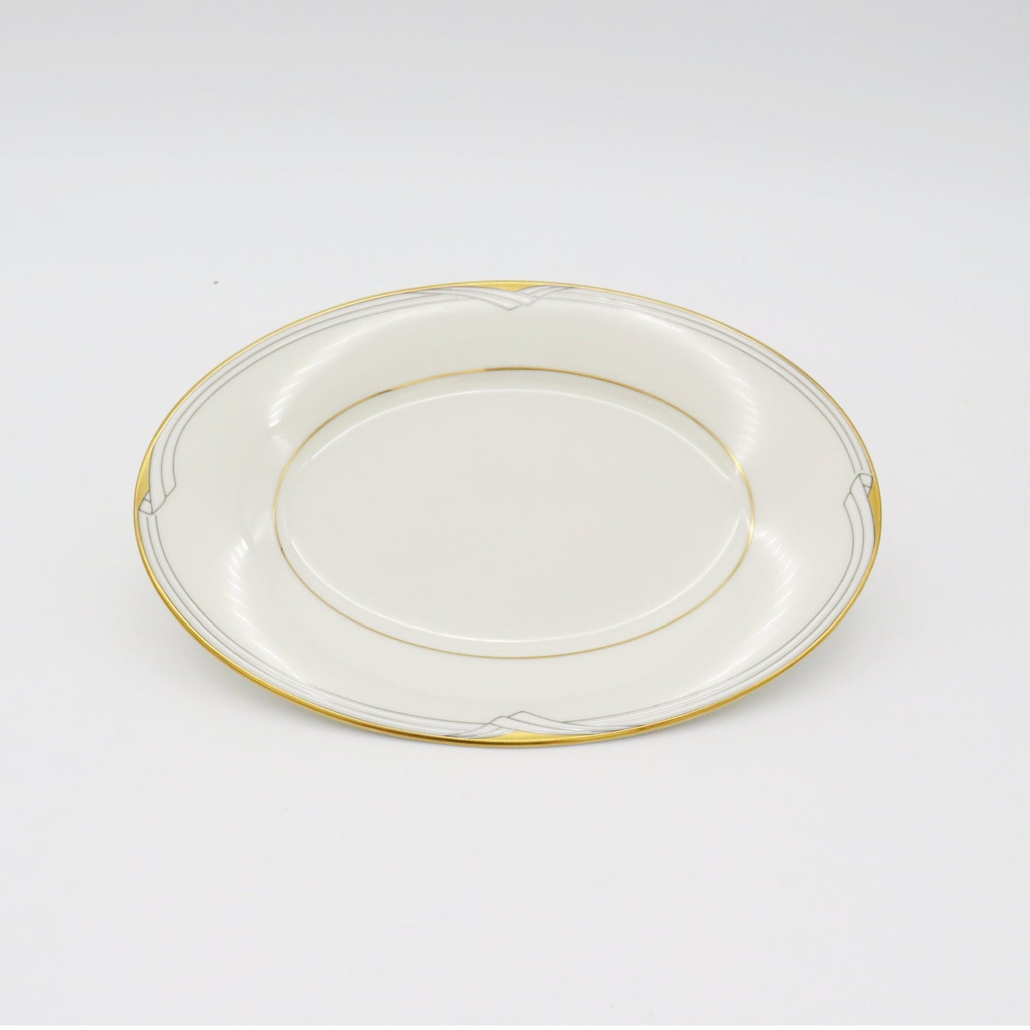 Noritake Noritake Golden Cove China Set for 8 | 45 Pieces Complete Dinnerware Set White Light gray Geometric Art Gold Trim Wedding Registry - China Set ClassyTea