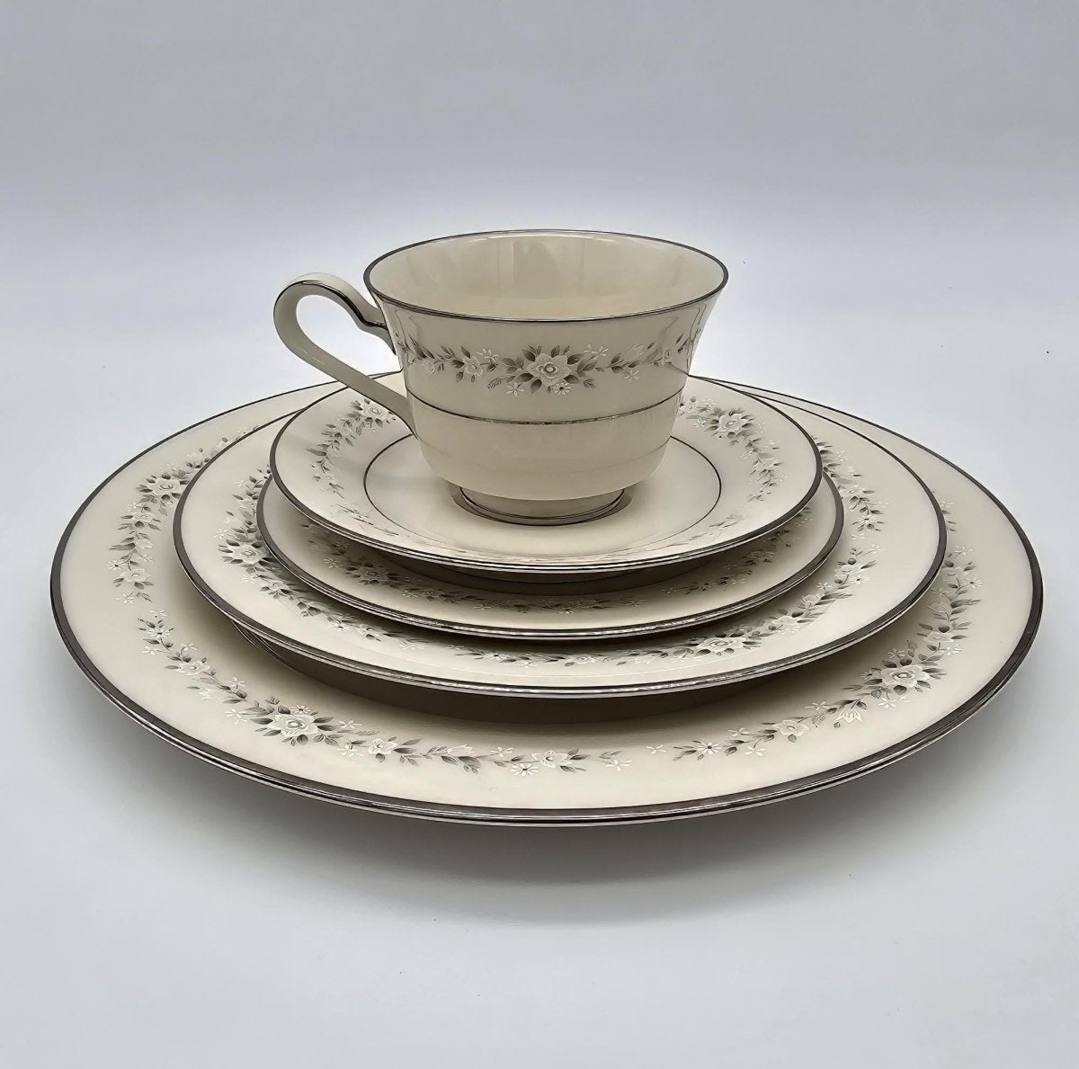 Noritake Noritake Heather 40 - Piece China Set, Set for 8, Vintage Floral Pattern, White Flowers Green Leaves, Platinum Trim, Thanksgiving Dinnerware - China Set ClassyTea
