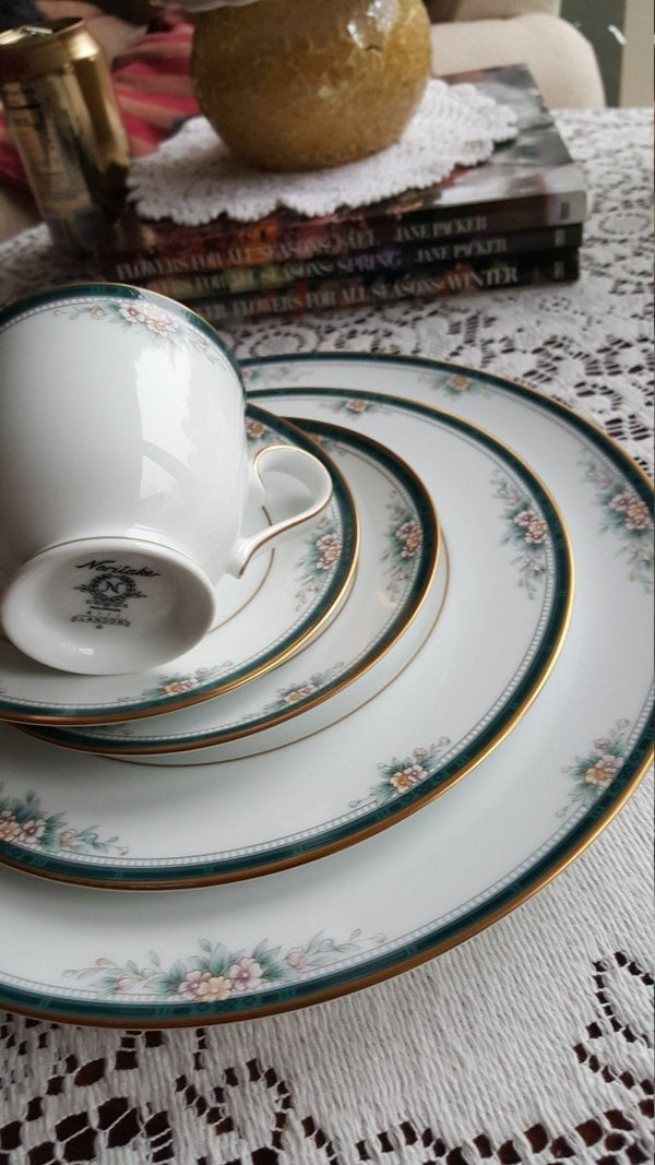 Noritake Noritake Landon 25 - Piece Fine China Dinnerware Set: Pink Flowers, Teal Band, Gold Trim - Wedding Registry Gift | Anniversary | Mid Century - China Set ClassyTea