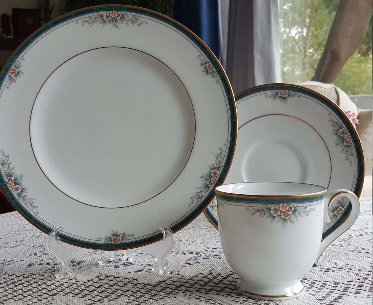 Noritake Noritake Landon 25 - Piece Fine China Dinnerware Set: Pink Flowers, Teal Band, Gold Trim - Wedding Registry Gift | Anniversary | Mid Century - China Set ClassyTea
