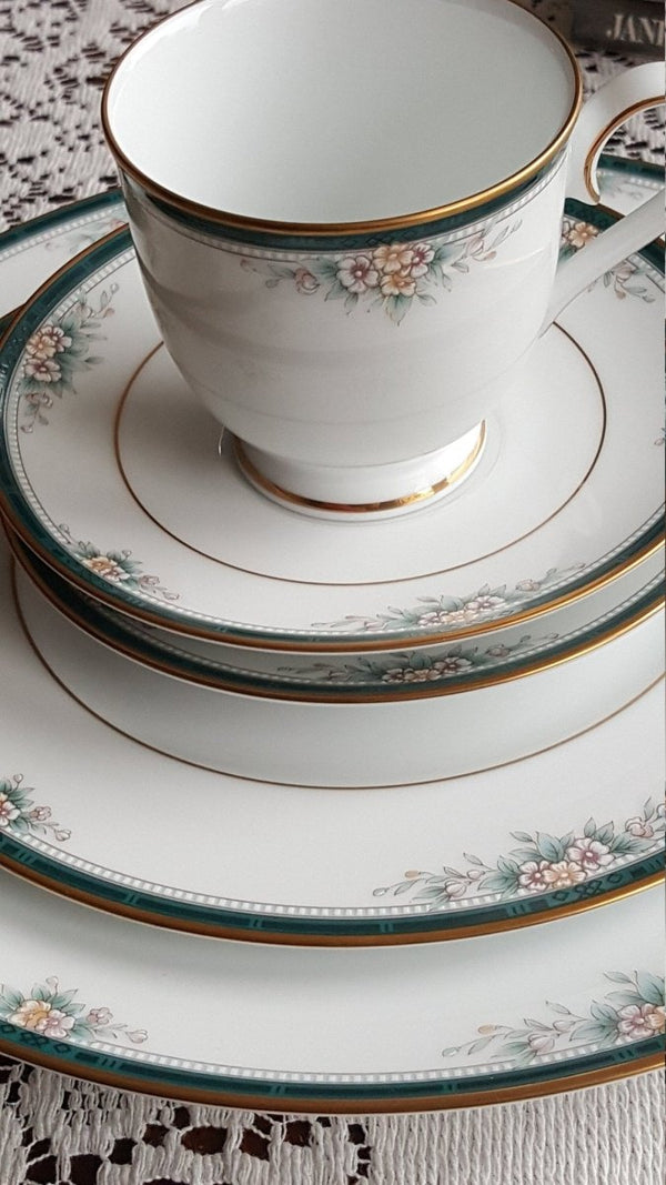 Noritake Noritake Landon 25 - Piece Fine China Dinnerware Set: Pink Flowers, Teal Band, Gold Trim - Wedding Registry Gift | Anniversary | Mid Century - China Set ClassyTea
