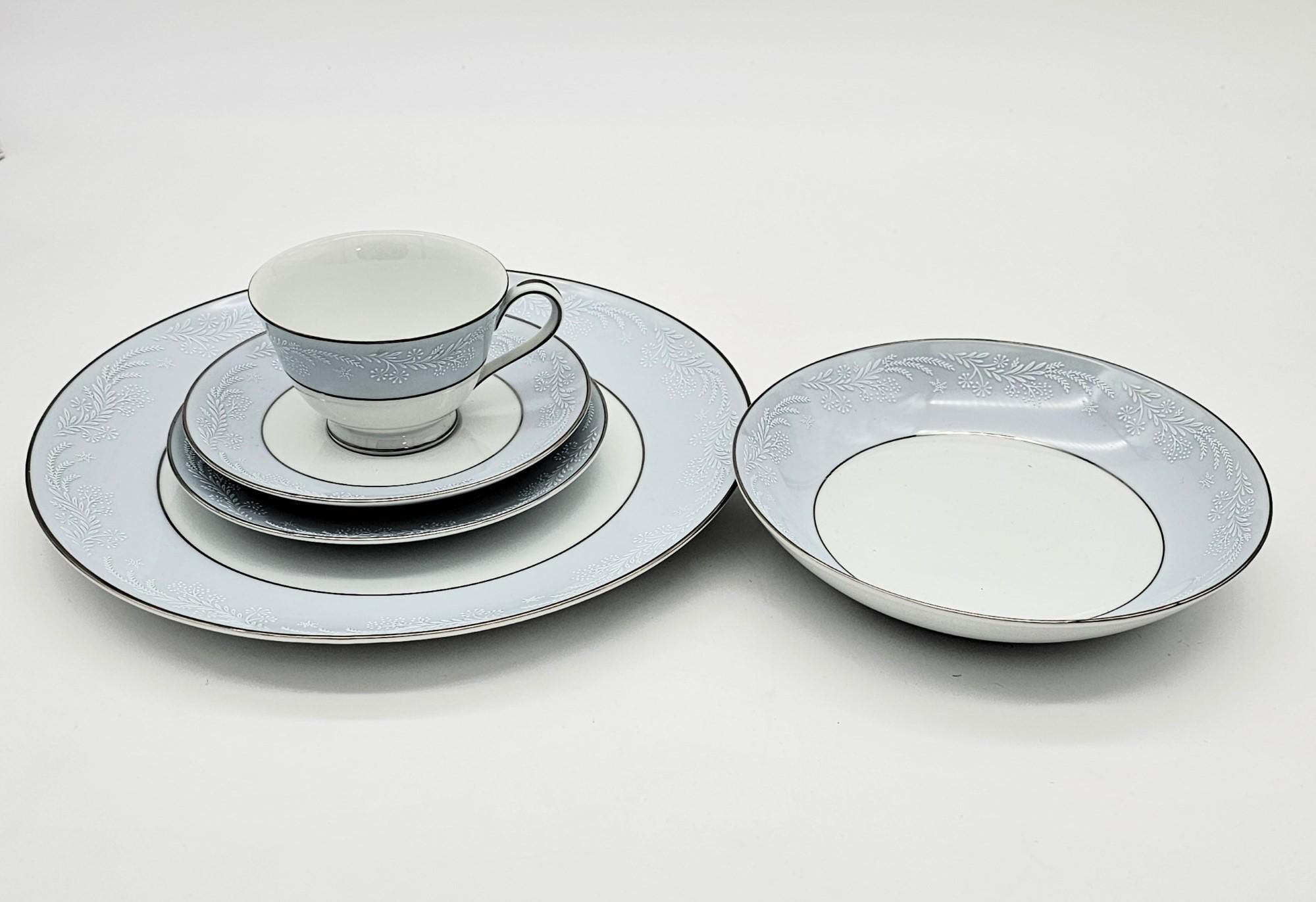 Noritake Noritake Laureate 40 - Piece China Set, 8 Place Setting, Vintage Gold Trim, Elegant Formal Dining, Discontinued Noritake Collection - Bowls - China Set ClassyTea