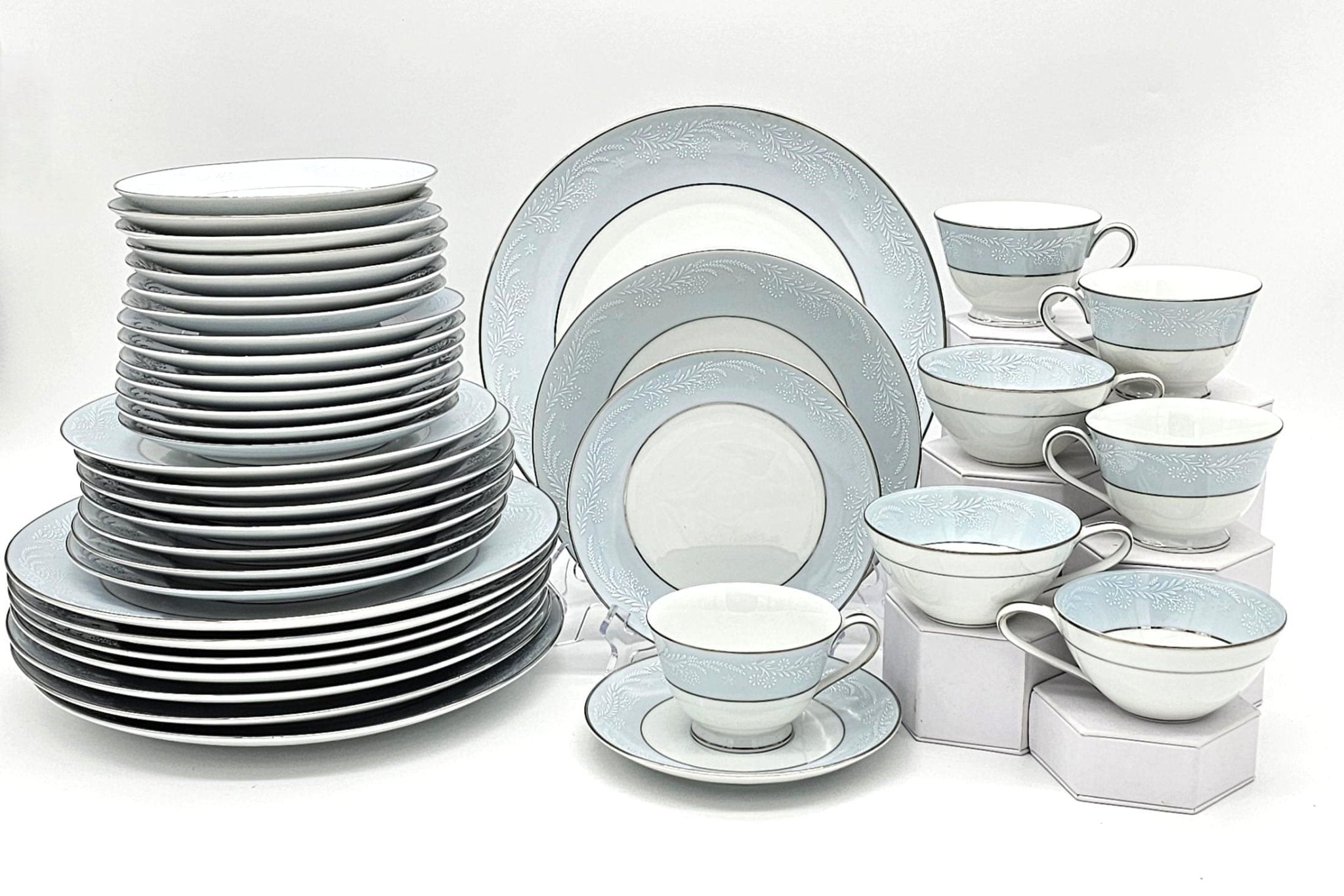 Noritake Noritake Laureate 40 - Piece China Set, 8 Place Setting, Vintage Gold Trim, Elegant Formal Dining, Discontinued Noritake Collection - Cups - China Set ClassyTea