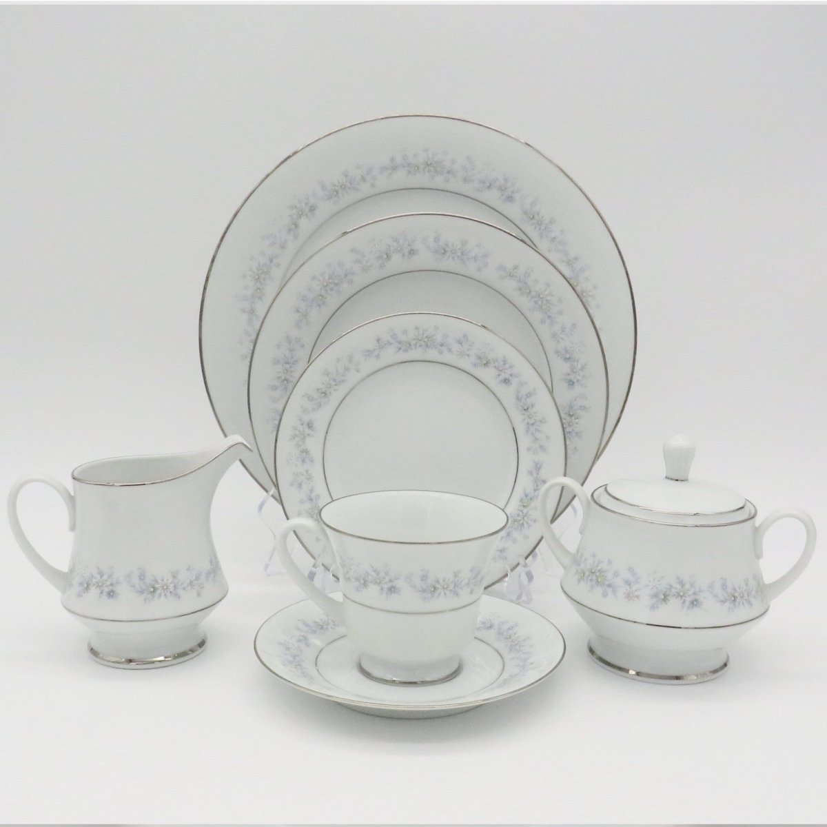 Noritake Noritake Marywood Set for 6 Guest | 32 Pieces China Set with Sugar Bowl and Creamer | Blue Floral and Platinum Trim | Luxury Dinnerware - China Set ClassyTea