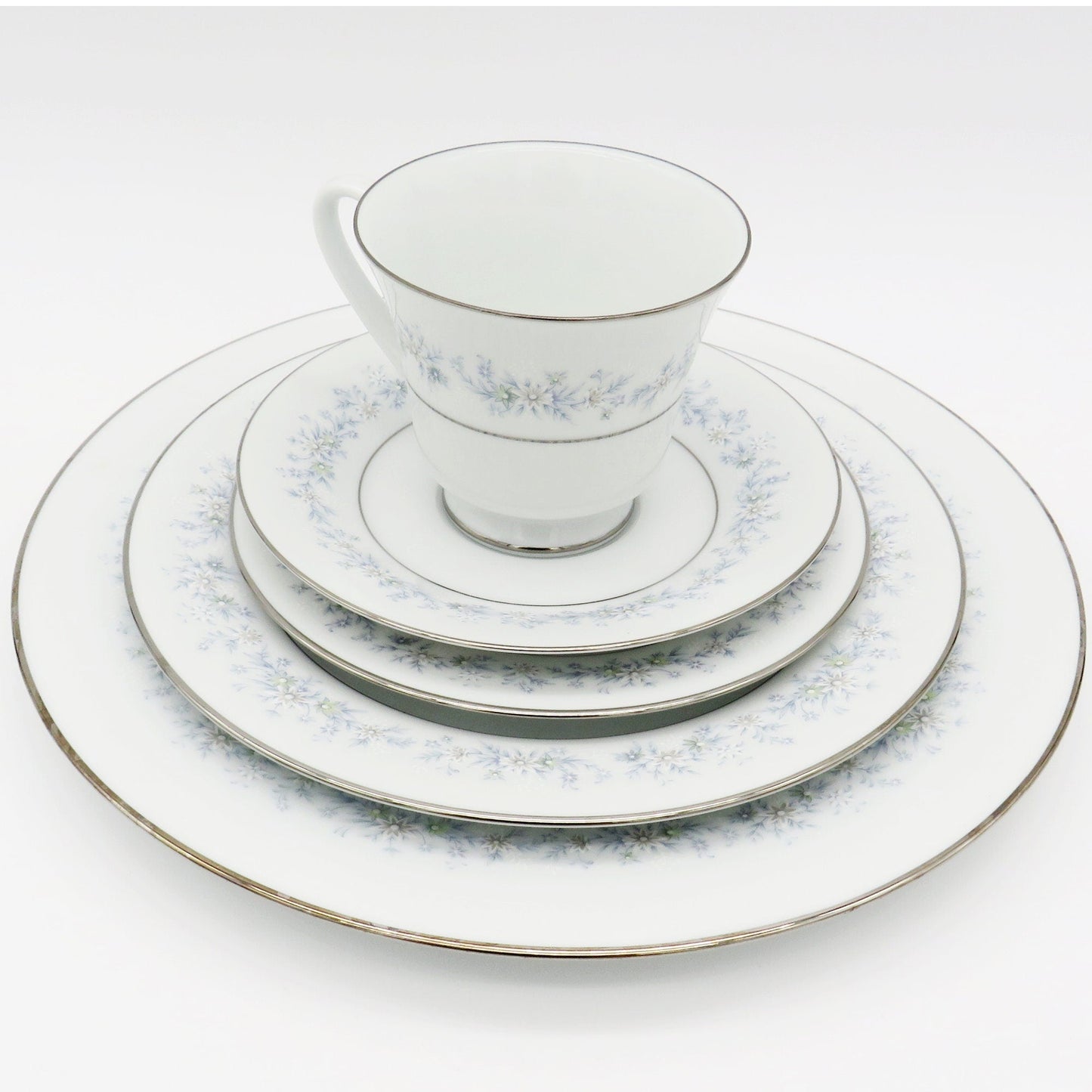 Noritake Noritake Marywood Set for 6 Guest | 32 Pieces China Set with Sugar Bowl and Creamer | Blue Floral and Platinum Trim | Luxury Dinnerware - China Set ClassyTea