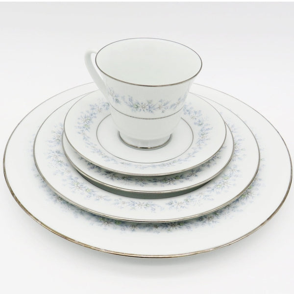Noritake Noritake Marywood Set for 6 Guest | 32 Pieces China Set with Sugar Bowl and Creamer | Blue Floral and Platinum Trim | Luxury Dinnerware - China Set ClassyTea