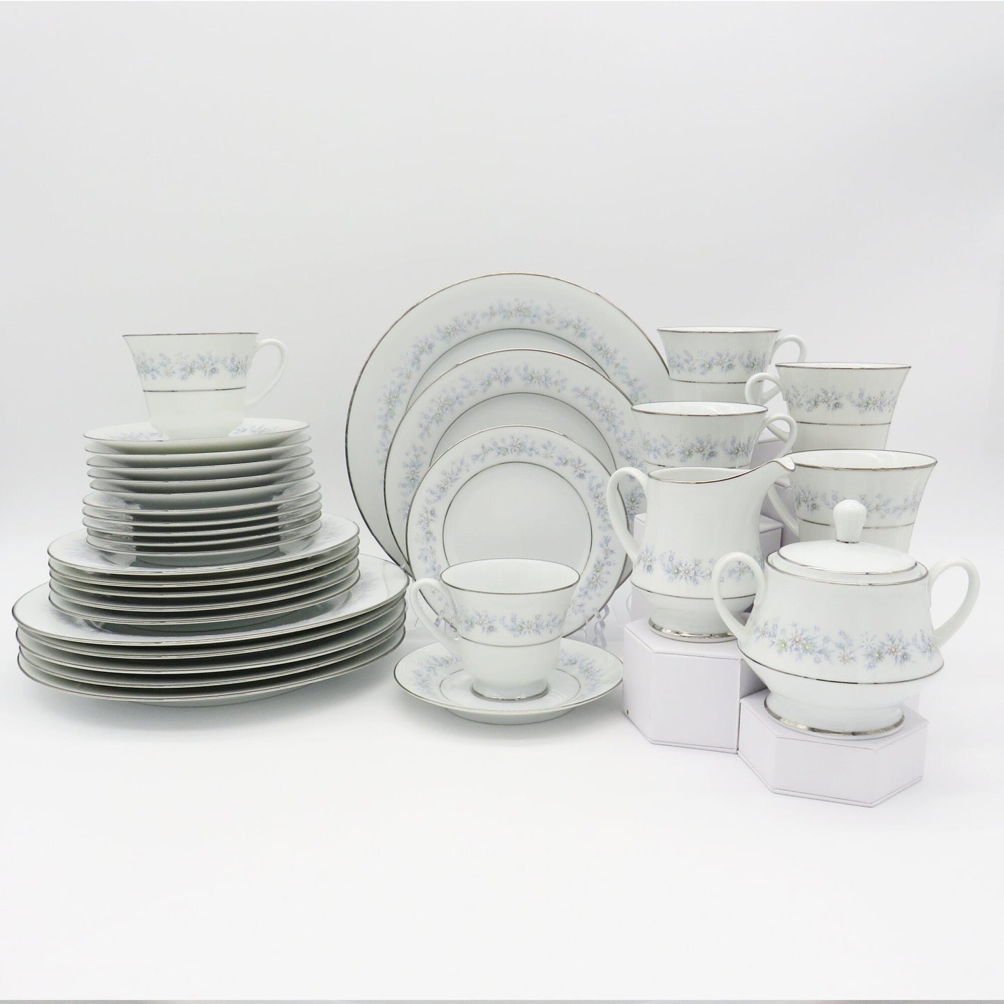 Noritake Noritake Marywood Set for 6 Guest | 32 Pieces China Set with Sugar Bowl and Creamer | Blue Floral and Platinum Trim | Luxury Dinnerware - China Set ClassyTea