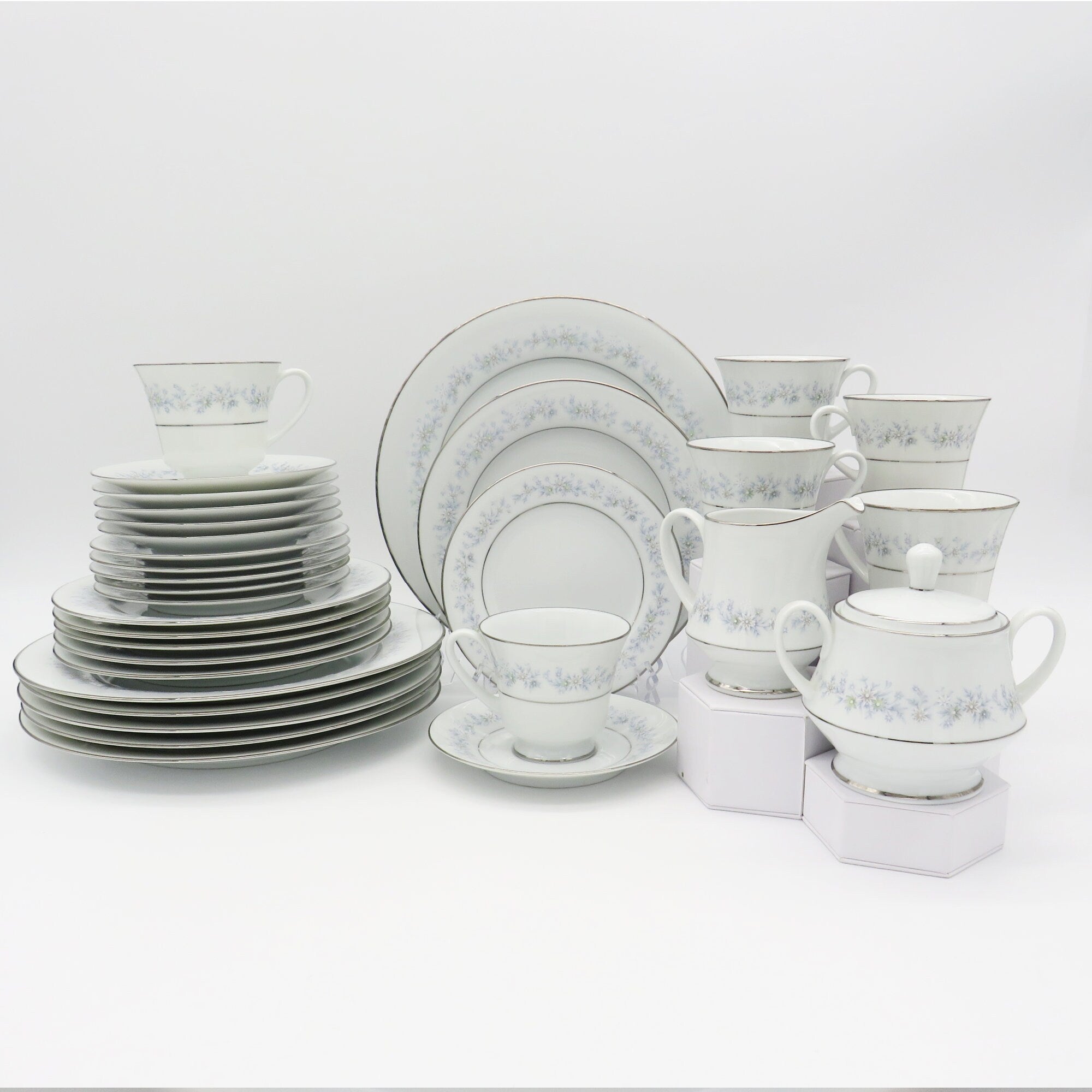 Noritake Noritake Marywood Set for 6 Guest | 32 Pieces China Set with Sugar Bowl and Creamer | Blue Floral and Platinum Trim | Luxury Dinnerware - China Set ClassyTea