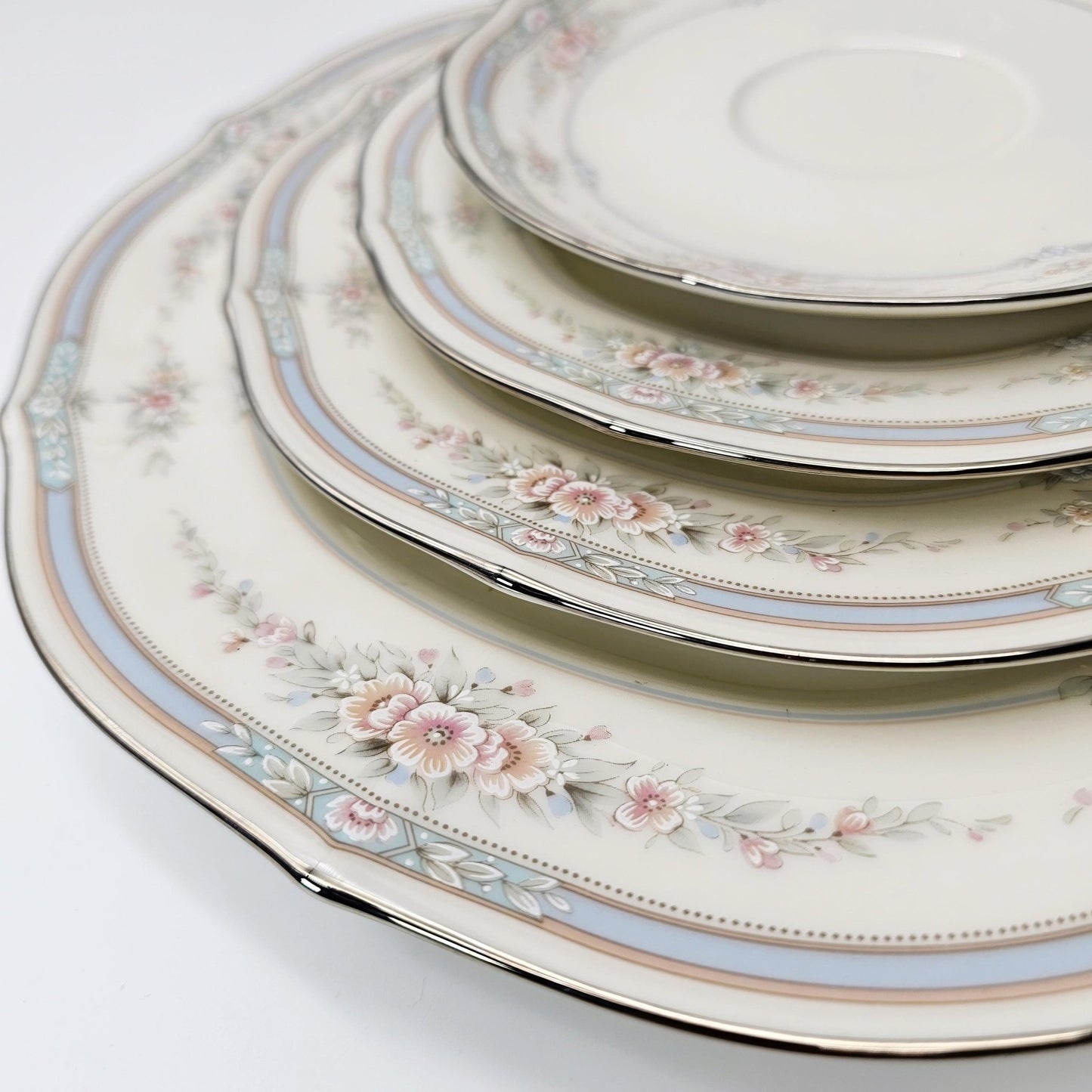 Noritake Noritake Rothschild 20 - Piece Dinnerware Set, Service for 4, Vintage Fine China, Discontinued Pattern, Wedding Gift Luxury China - China Set ClassyTea