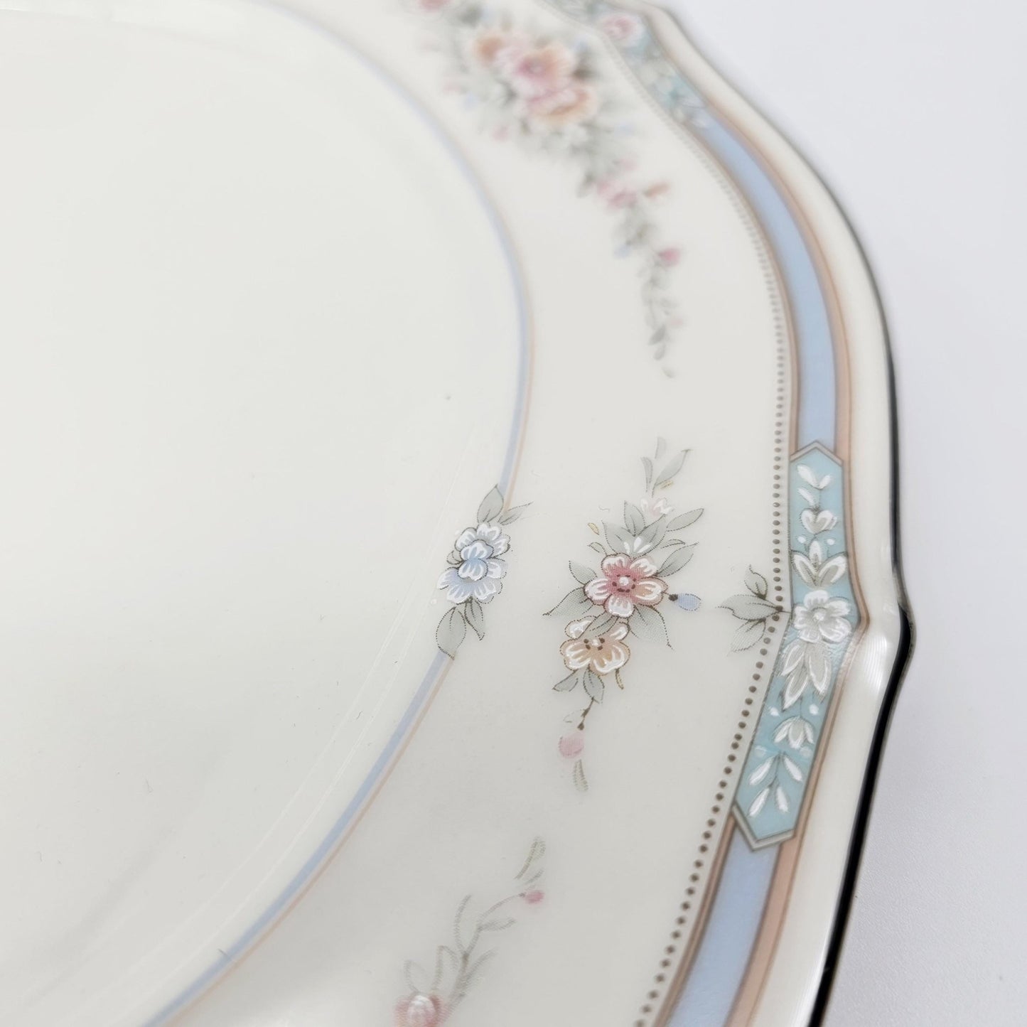 Noritake Noritake Rothschild 20 - Piece Dinnerware Set, Service for 4, Vintage Fine China, Discontinued Pattern, Wedding Gift Luxury China - China Set ClassyTea