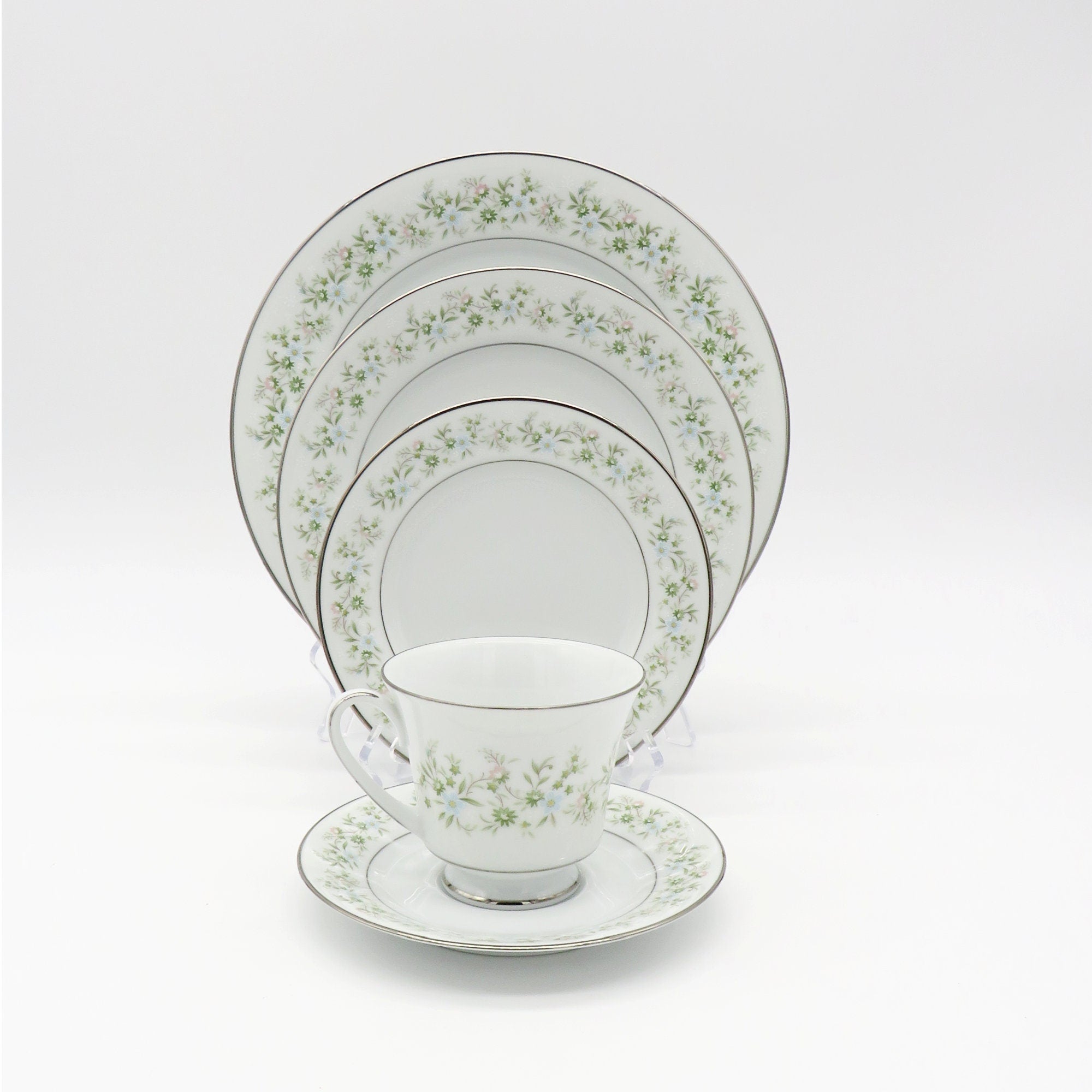 Noritake Noritake Savannah | China Set for 2 | 14 Dinnerware Pieces | Platinum Trim Green Foliage Light Blue pink Flowers on White - China Set ClassyTea