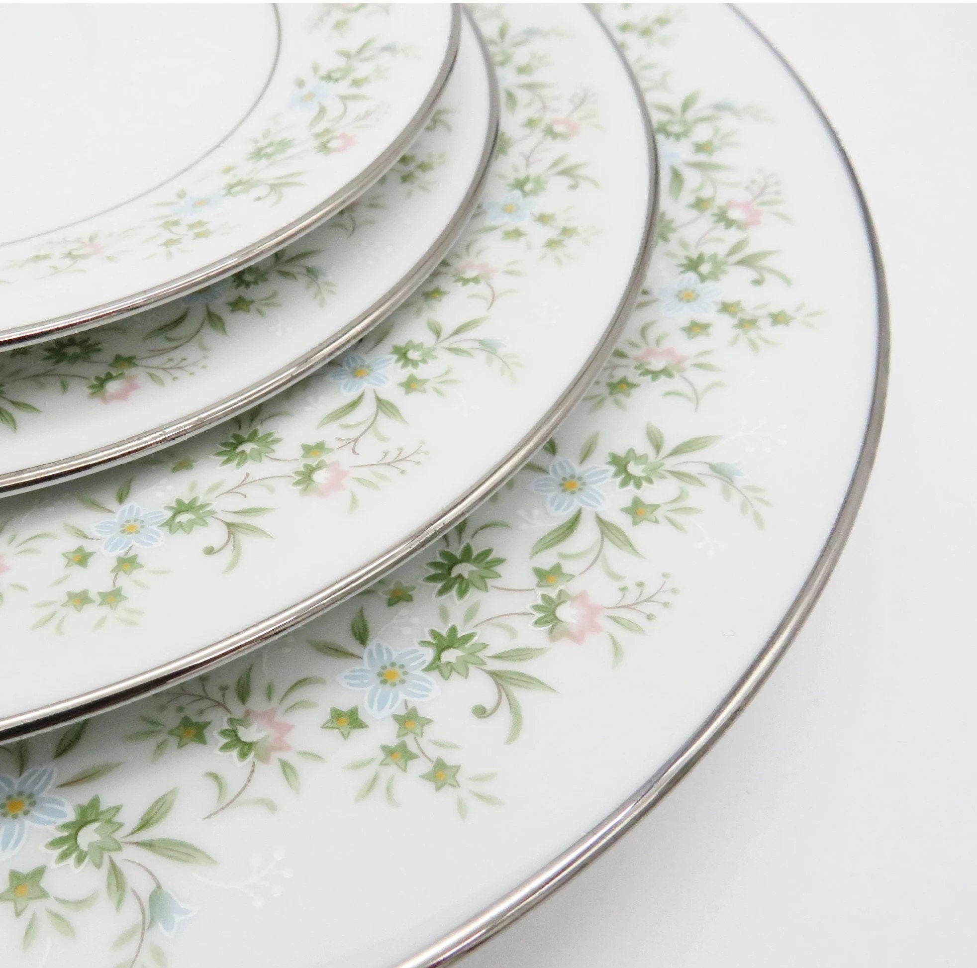 Noritake Noritake Savannah | China Set for 8 | 40 Dinnerware Platinum Trim Green Foliage Light Blue pink Flowers on White Thanksgiving - China Set ClassyTea