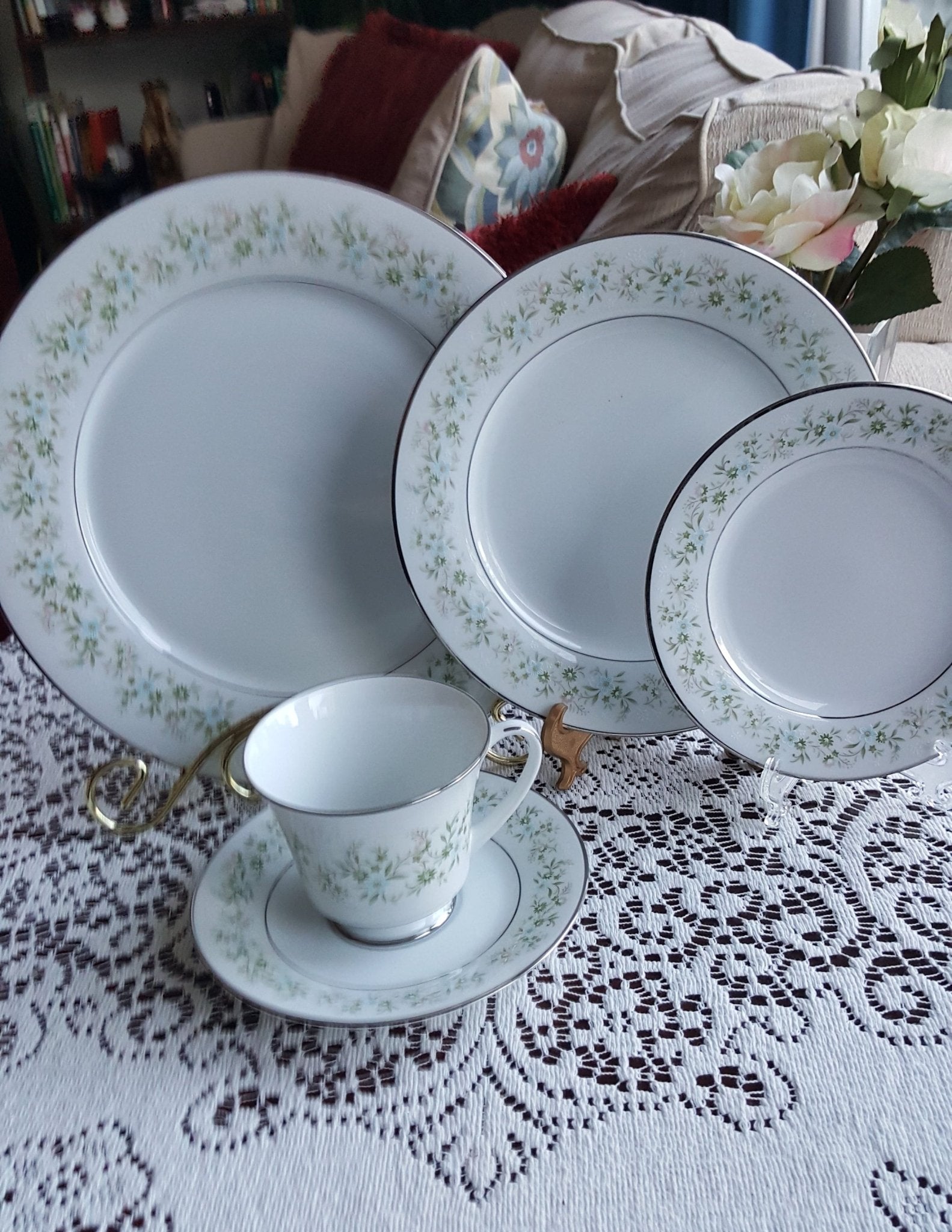 Noritake Set for 4 Noritake Savannah | 5 Piece Place Setting Dinnerware Set Platinum Trim Green Foliage Light Blue pink Flowers on White Wedding Gift - China Set ClassyTea