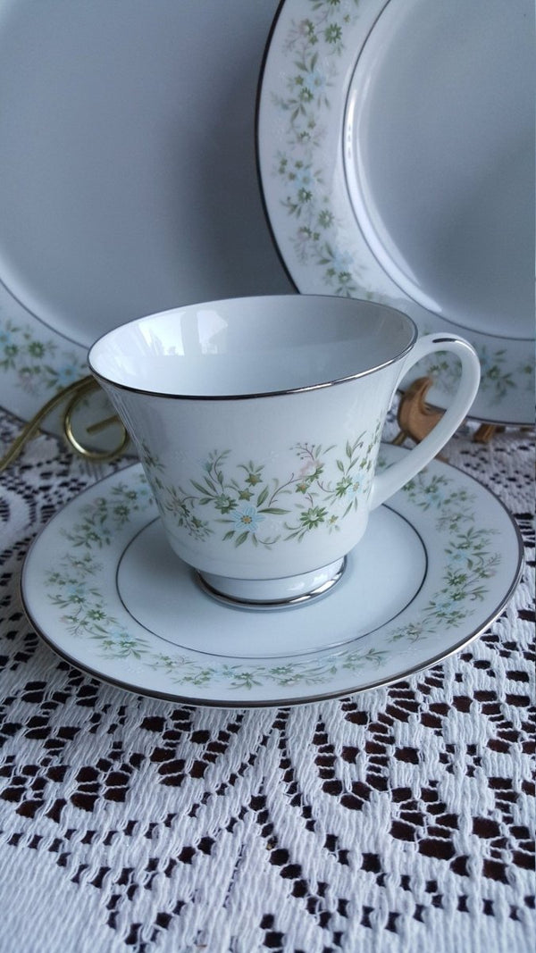 Noritake Set for 4 Noritake Savannah | 5 Piece Place Setting Dinnerware Set Platinum Trim Green Foliage Light Blue pink Flowers on White Wedding Gift - China Set ClassyTea