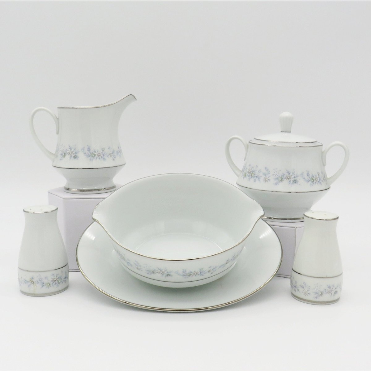 Noritake Noritake Marywood Hostess Set | 5 Pieces Sugar Bowl, Creamer, Gravy Boat, Salt & Pepper | Blue Floral and Platinum Trim | Luxury Dinnerware - Serving Set ClassyTea