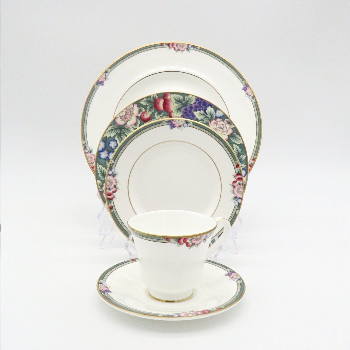 Royal Doulton China Set for 4 Royal Doulton Orchard Hill 1994 Dinnerware Set | Stunning dinner plates, tea cups, fruits ,cups plates England, Bone China - China Set ClassyTea