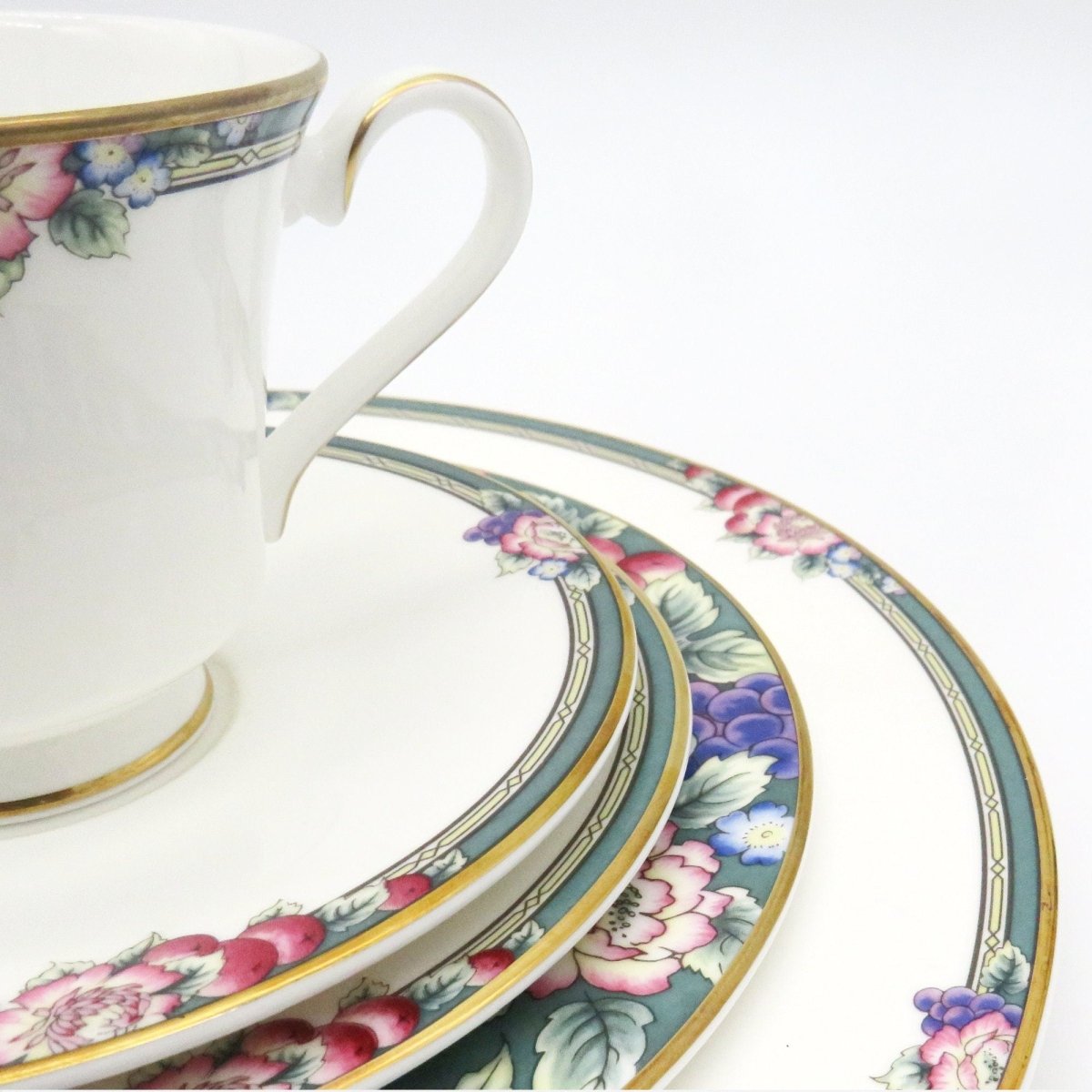 Royal Doulton China Set for 4 Royal Doulton Orchard Hill 1994 Dinnerware Set | Stunning dinner plates, tea cups, fruits ,cups plates England, Bone China - China Set ClassyTea