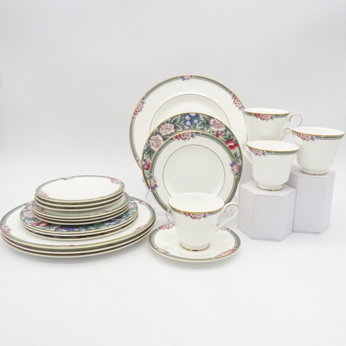 Royal Doulton China Set for 4 Royal Doulton Orchard Hill 1994 Dinnerware Set | Stunning dinner plates, tea cups, fruits ,cups plates England, Bone China - China Set ClassyTea
