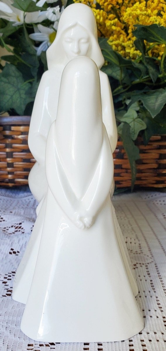 Royal Doulton Royal Doulton Mother And Daughter Porcelain Figurine (1979) | Porcelain - Porcelain Figurine ClassyTea
