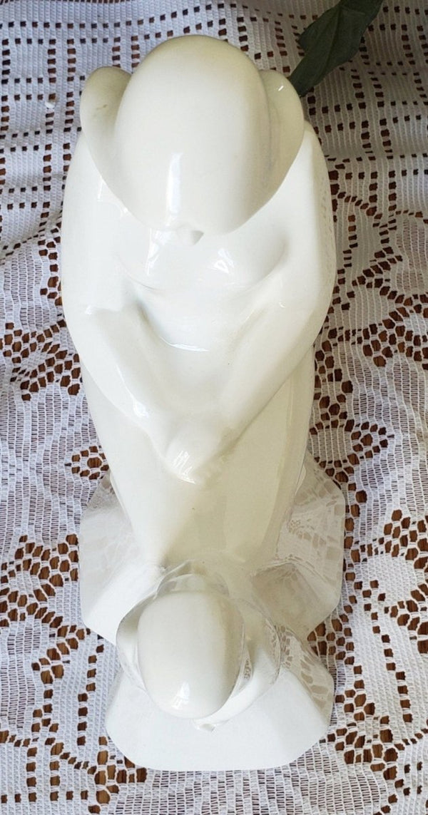 Royal Doulton Royal Doulton Mother And Daughter Porcelain Figurine (1979) | Porcelain - Porcelain Figurine ClassyTea