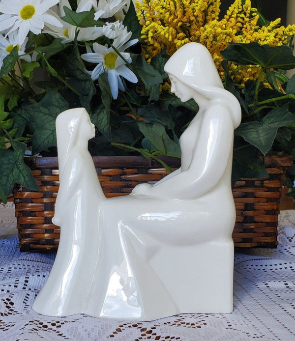 Royal Doulton Royal Doulton Mother And Daughter Porcelain Figurine (1979) | Porcelain - Porcelain Figurine ClassyTea