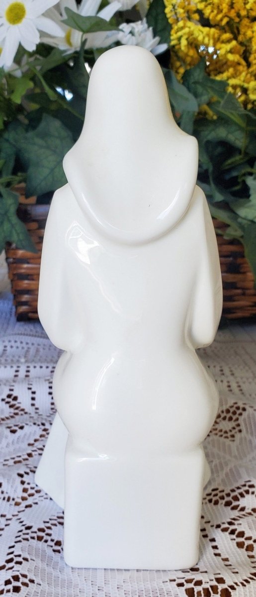 Royal Doulton Royal Doulton Mother And Daughter Porcelain Figurine (1979) | Porcelain - Porcelain Figurine ClassyTea