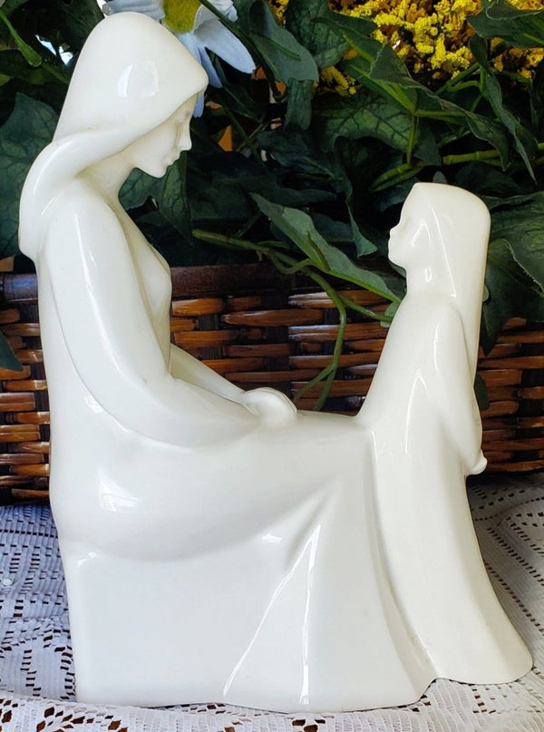 Royal Doulton Royal Doulton Mother And Daughter Porcelain Figurine (1979) | Porcelain - Porcelain Figurine ClassyTea
